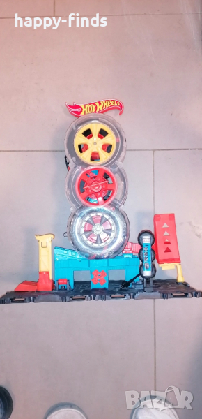 Игрален комплект Mattel Hot Wheels - Mодерен градски център за гуми, снимка 1