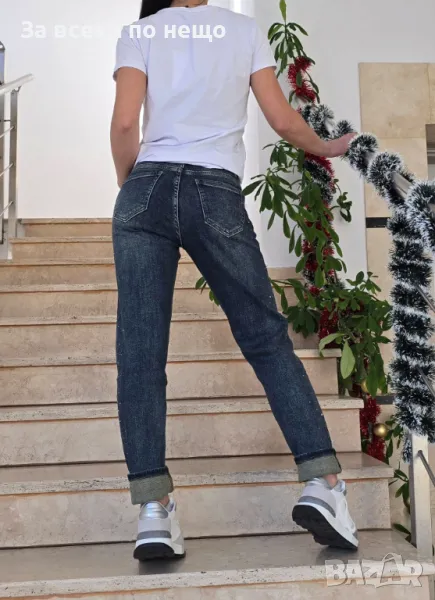 Дамски меки и еластични дънки с нежна апликация от камъни, снимка 1