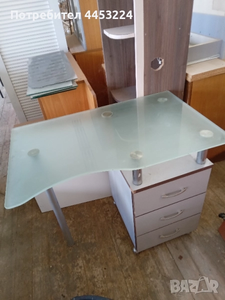 Бюро за маникюр и пароозонатор за почистване на лице , снимка 1