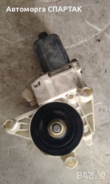 Mercedes-Benz R W251 Моторче за стъкла на предни врати 0130822272 A2518200842, снимка 1