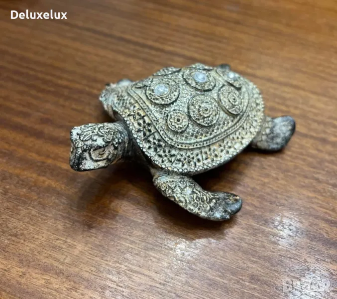 Малка костенурка с кристалчета, снимка 1