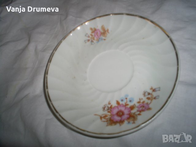 комплект чаши и чинии от стар бг порцелан със златен кант, снимка 3 - Сервизи - 34089363