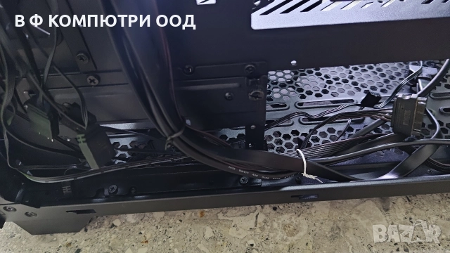 Компютърна кутия GIGABYTE C500, снимка 7 - Захранвания и кутии - 52574878