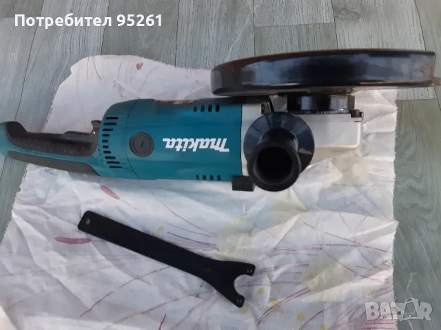Ъглошлайф макита малко ползван перфектно състояние , снимка 3 - Други инструменти - 49997714