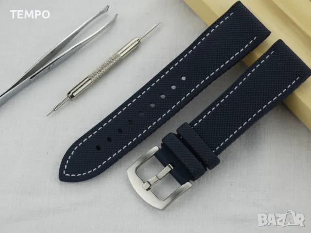 СИЛИКОНОВА КАИШКА СИНЯ С БЯЛ ШЕВ- 22мм + ПОДАРЪК, снимка 2 - Каишки за часовници - 48451475