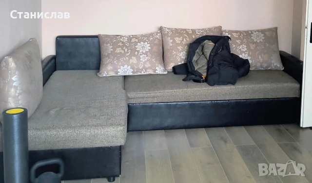 ъглов диван с функция сън и ракла 