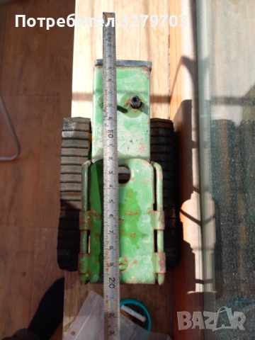 Стар,Метален трактор играчка,произведен в БГ завод МИР.