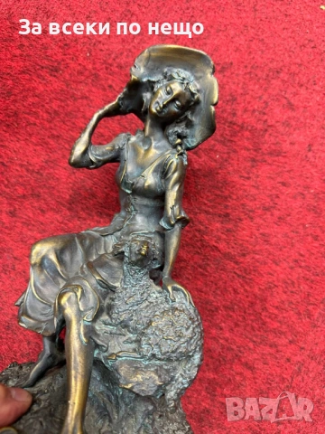 “Пастирката” великолепна млада дама с агънце, бронз, удивителна красота, майсторство Код P1936, снимка 3 - Декорация за дома - 53731670