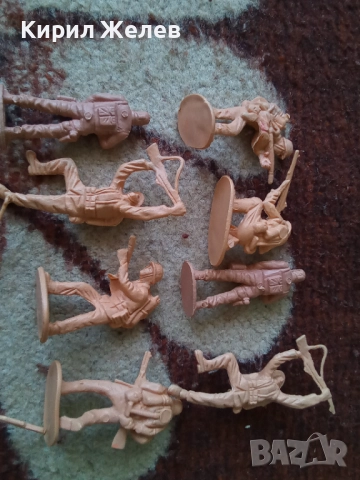 Войници пластмасови 12 броя 51730, снимка 6 - Колекции - 52105413