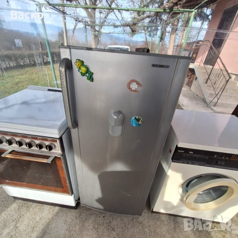 Продавам стари но качествени Хладилник, печка и пералня