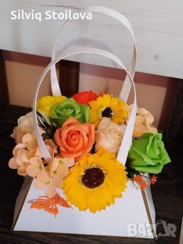 Невероятни свежи чанти👜 със сапунени цветя подходящи за учители и за вашите специални поводи🌸🍀🌸 , снимка 9 - Подаръци за жени - 41927023