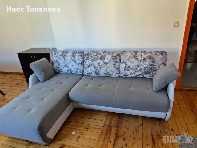 Разтегателен диван с лежанка и футьоил