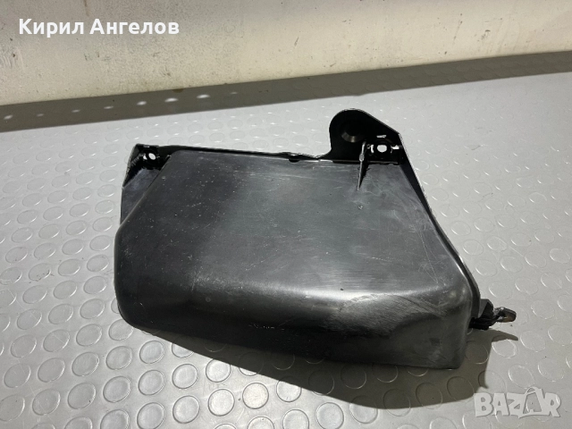 Дясната кора под мотора за VW Golf 3