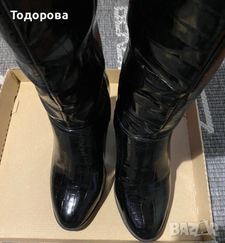 Черни високи ботуши до коляно