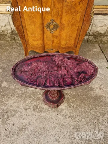 Красива китайска овална фигурална масичка 