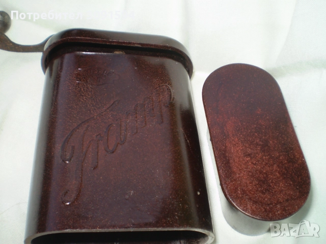 бакелит мелница за кафе - Tramp втора световна война, снимка 2 - Антикварни и старинни предмети - 51877832