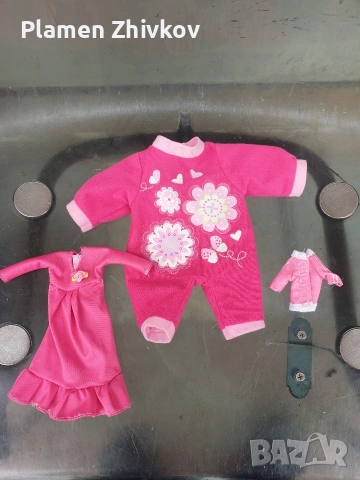 три стари кукли , няколко комплекта дрешки и комплект Мики Маус бейби център, снимка 6 - Колекции - 53496896