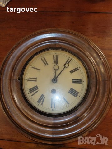 Старинен кръгъл часовник с махало, снимка 1 - Антикварни и старинни предмети - 44505911