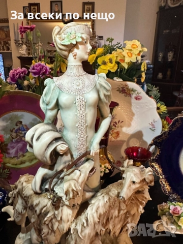 “Florence”Figurine Lady With Greyhounds Код P1740, снимка 6 - Декорация за дома - 52980439
