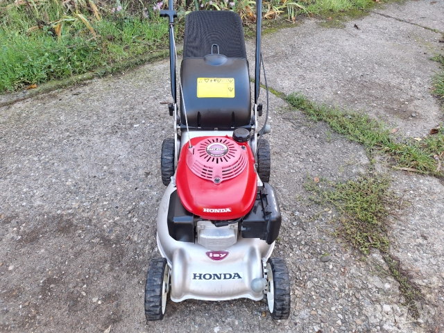Косачка Honda Izy 4.5к.с. без ход 46см  мулчираща с кош, снимка 3 - Градинска техника - 52245729