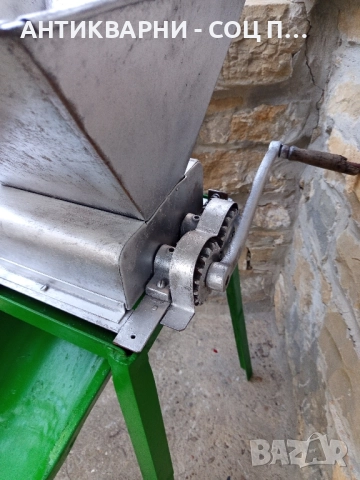 Стара Ръчна Мелачка За Грозде. , снимка 4 - Антикварни и старинни предмети - 51762107
