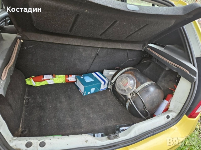 Dacia Sandero 1.2 гас/бензин 2011г, снимка 2 - Автомобили и джипове - 53484532