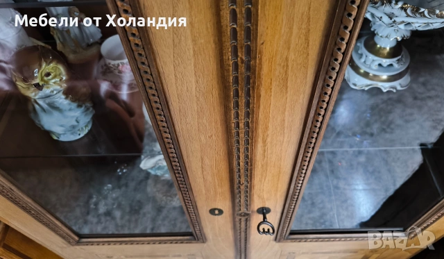 Антикварна витрина с интарзия, снимка 4 - Секции и витрини - 53722055