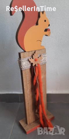 Дървена декорация с катеричка