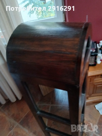  Продава се дървена витрина,125/29, подходяща за подреждане на красоти, снимка 3 - Антикварни и старинни предмети - 52151601