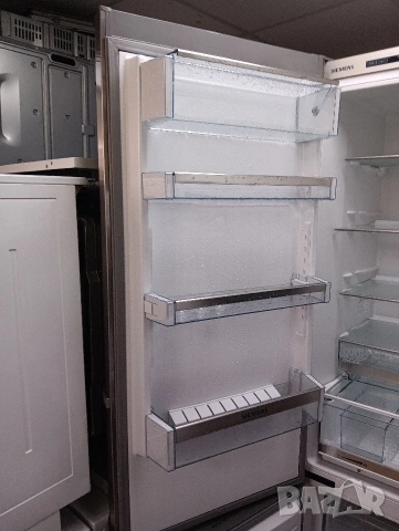 Иноксов комбиниран хладилник с фризер Сименс с две години гаранция!, снимка 12 - Хладилници - 53652454