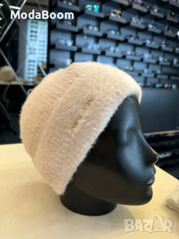 Loewe дамски зимни шапки Различни цветове , снимка 4 - Шапки - 48949874