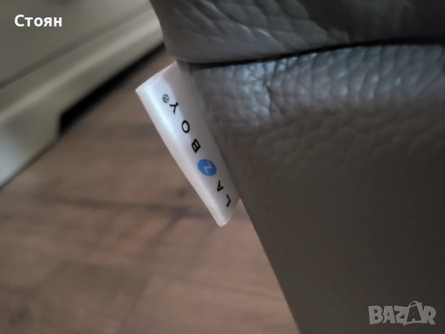 Сив кожен диван двойка La-z-boy, снимка 4 - Дивани и мека мебел - 53716325