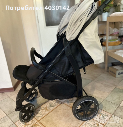 Бебешка количка HAUCK Rapid 4D Classic Beige + подарък зимно чувалче в черен цвят, снимка 1 - Детски колички - 44761288