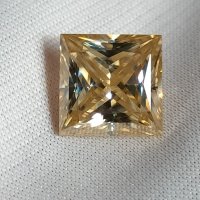 Голям 5+ карата диамант мойсанит Diamond Moissanite Топ Фенси Златен кръст оттенък Принцеса , снимка 1 - Други - 35732331