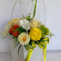 Кошничка аранжирана със сапунени цветя, снимка 12 - Подаръци за жени - 40911647
