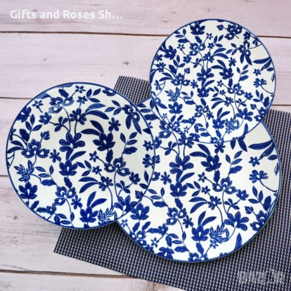 Порцеланов сервиз за хранене с флорални мотиви в синьо  - 18 части, снимка 1