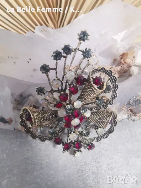 Брошки от кристали, кристално стъкло, мъниста, цирконий и седеф , снимка 1