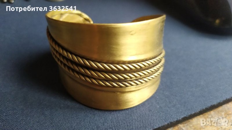 Продавам гривна за ръка от 1970 година, снимка 1