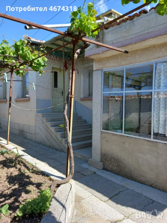 Продавам къща с двор в село Старосел, снимка 1