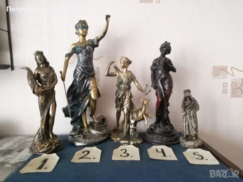Стари статуи на различни богини, снимка 1