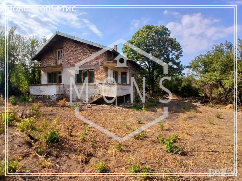 Урегулиран поземлен имот (УПИ) със застроена жилищна сграда в живописното село Върбица, област Велик, снимка 1