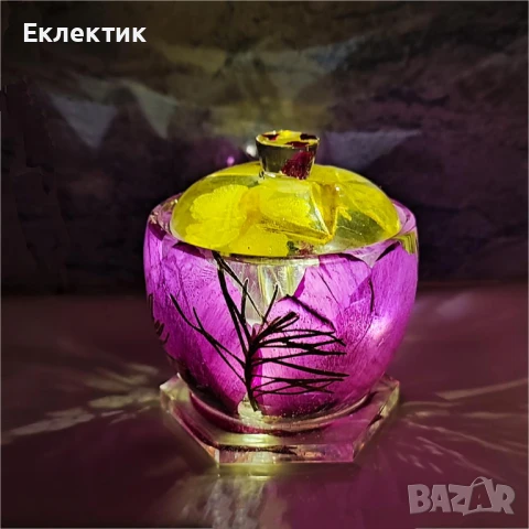 Декоративен буркан с капак. Хербарий в смола