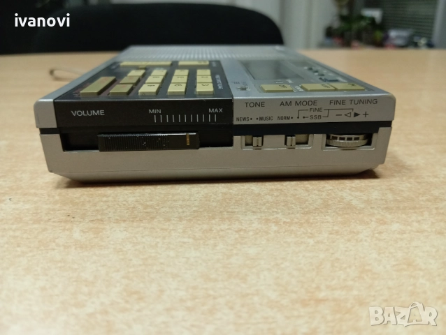 Sony ICF-7600D - оригинален портативен радиоприемник, снимка 4 - Радиокасетофони, транзистори - 52431647