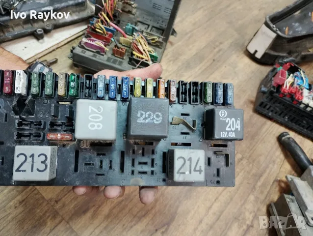 Табло за бушони 443941822B , AUDI 80 B4, снимка 2 - Части - 56248356