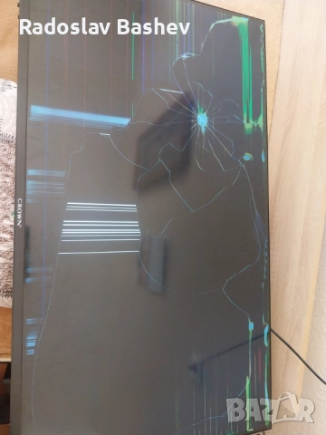 Телевизор Crown 40FB22AWF счупена матрица