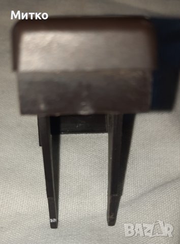 Декоративно пластмасово копче за аварийните сведлини от Ауди 80 В2 AUDI 80 B2, снимка 6 - Части - 41885845