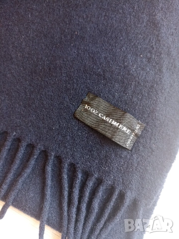 Дамски шал Yves Saint Laurent, снимка 3 - Шалове - 53151211