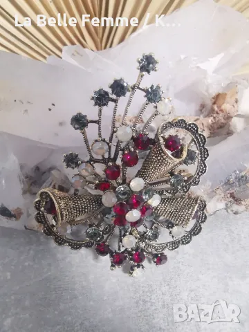 Брошки от кристали, кристално стъкло, мъниста, цирконий и седеф 