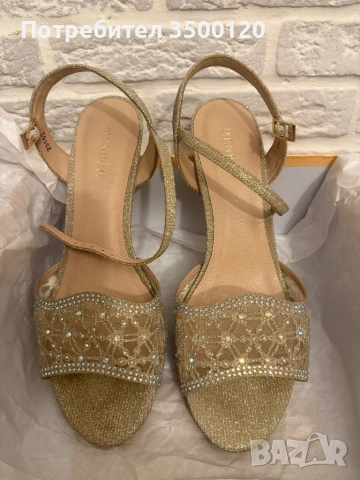 Елегантни сандали с камъни