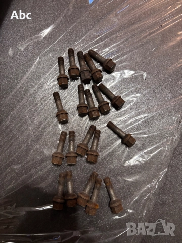 Болтове за Мерцедес ц класа 203, снимка 2 - Части - 52614067